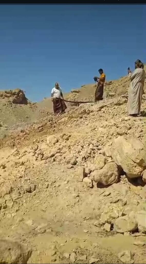 حفر بئر ماء تغذي البيوت المرتفعة بمنطقة بحيرة مم/ شبام على نفقة فاعل خير حفر بئر ماء تغذي البيوت المرتفعة بمنطقة بحيرة مم/ شبام على نفقة فاعل خير