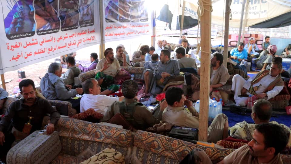 الغيضة: الوكيل محمد معوضة يستقبل الشيخ محمد كده مخيم الاعتصام في قضية الطفل الجرادي الغيضة: الوكيل محمد معوضة يستقبل الشيخ محمد كده مخيم الاعتصام في قضية الطفل الجرادي