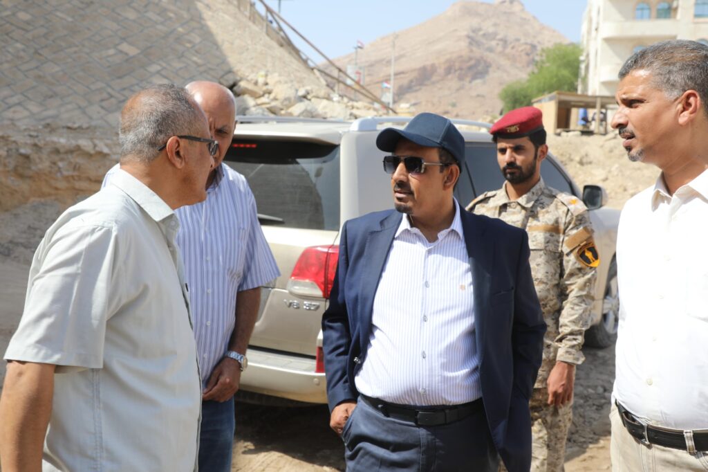محافظ حضرموت يتفقد العمل بمشروع المرحلة الثانية لخور المكلا التي قاربت الـ 70% ويوجّه بإزالة العوائق التي تعترض سرعة الانجاز محافظ حضرموت يتفقد العمل بمشروع المرحلة الثانية لخور المكلا التي قاربت الـ 70% ويوجّه بإزالة العوائق التي تعترض سرعة الانجاز