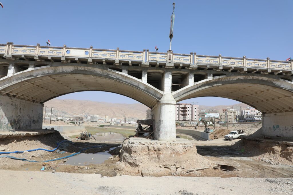 محافظ حضرموت يتفقد العمل بمشروع المرحلة الثانية لخور المكلا التي قاربت الـ 70% ويوجّه بإزالة العوائق التي تعترض سرعة الانجاز محافظ حضرموت يتفقد العمل بمشروع المرحلة الثانية لخور المكلا التي قاربت الـ 70% ويوجّه بإزالة العوائق التي تعترض سرعة الانجاز