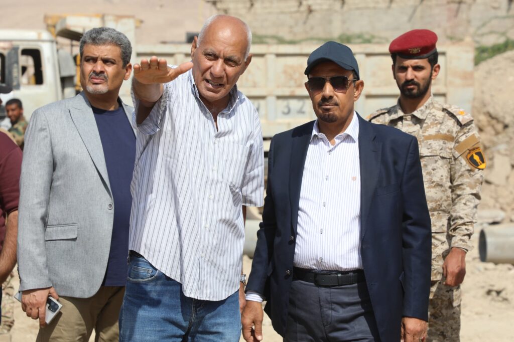 محافظ حضرموت يتفقد العمل بمشروع المرحلة الثانية لخور المكلا التي قاربت الـ 70% ويوجّه بإزالة العوائق التي تعترض سرعة الانجاز محافظ حضرموت يتفقد العمل بمشروع المرحلة الثانية لخور المكلا التي قاربت الـ 70% ويوجّه بإزالة العوائق التي تعترض سرعة الانجاز