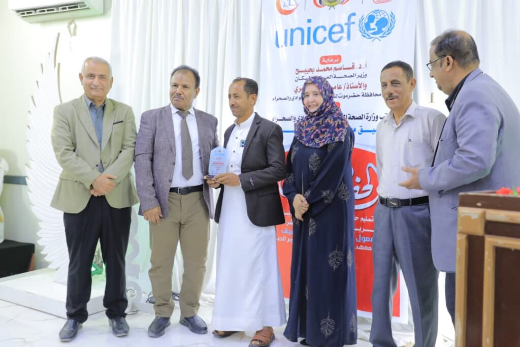 الوكيل العامري يشهد الحفل التكريمي وتدشين تسليم حقائب التوليد لخريجات برنامج (قابلة تقني) بوادي حضرموت الوكيل العامري يشهد الحفل التكريمي وتدشين تسليم حقائب التوليد لخريجات برنامج (قابلة تقني) بوادي حضرموت