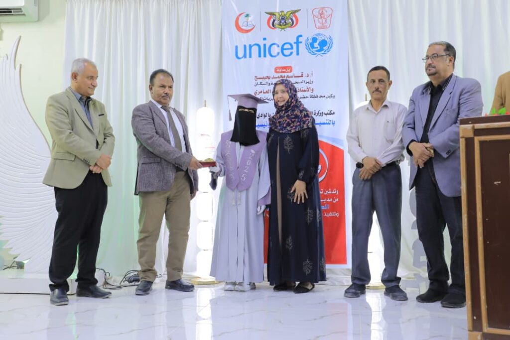 الوكيل العامري يشهد الحفل التكريمي وتدشين تسليم حقائب التوليد لخريجات برنامج (قابلة تقني) بوادي حضرموت الوكيل العامري يشهد الحفل التكريمي وتدشين تسليم حقائب التوليد لخريجات برنامج (قابلة تقني) بوادي حضرموت