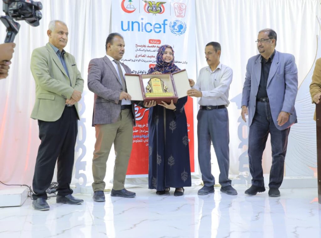 الوكيل العامري يشهد الحفل التكريمي وتدشين تسليم حقائب التوليد لخريجات برنامج (قابلة تقني) بوادي حضرموت الوكيل العامري يشهد الحفل التكريمي وتدشين تسليم حقائب التوليد لخريجات برنامج (قابلة تقني) بوادي حضرموت