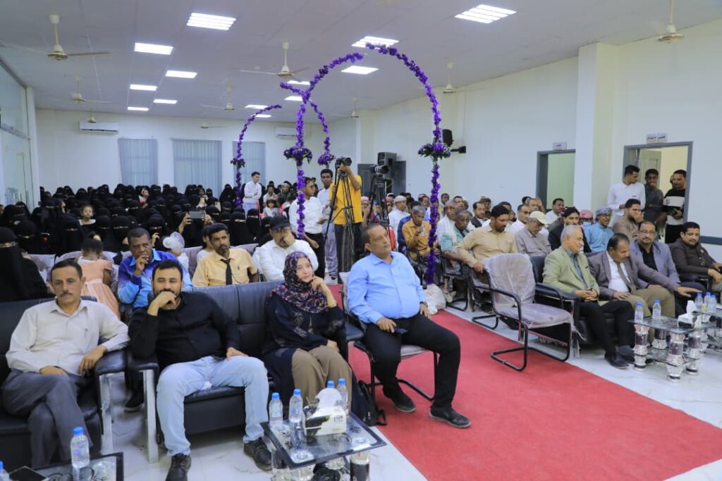 الوكيل العامري يشهد الحفل التكريمي وتدشين تسليم حقائب التوليد لخريجات برنامج (قابلة تقني) بوادي حضرموت الوكيل العامري يشهد الحفل التكريمي وتدشين تسليم حقائب التوليد لخريجات برنامج (قابلة تقني) بوادي حضرموت