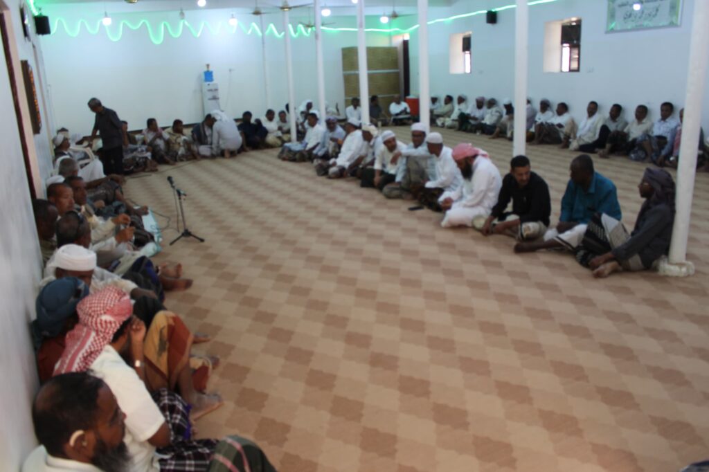 ذكريات الثانوية العامة بسيئون: زملاء الدفعة للعام 1993/92 يلتقون بمنطقة الغرفة ذكريات الثانوية العامة بسيئون: زملاء الدفعة للعام 1993/92 يلتقون بمنطقة الغرفة