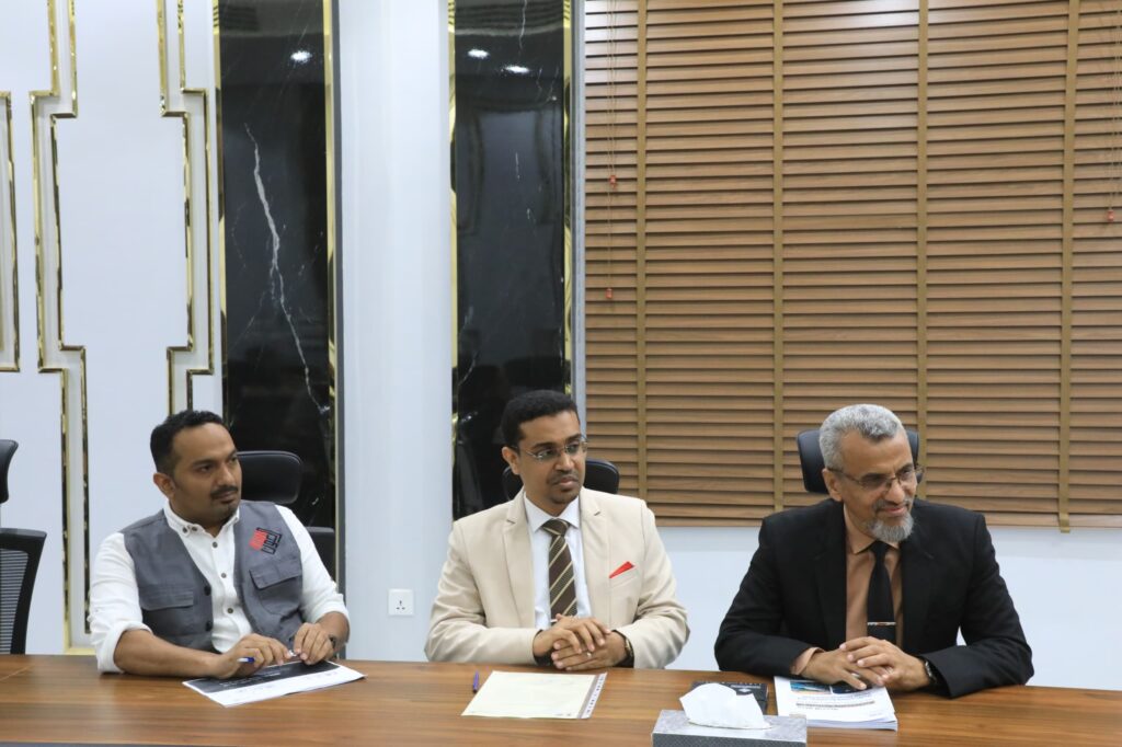 محافظ حضرموت يبحث مع قيادة مؤسسة العون التحضيرات لاحتضان المؤتمر الدولي "تضامن للتنمية 3" وتوافق "رؤية 2026" مع خطة السلطة المحلية محافظ حضرموت يبحث مع قيادة مؤسسة العون التحضيرات لاحتضان المؤتمر الدولي "تضامن للتنمية 3" وتوافق "رؤية 2026" مع خطة السلطة المحلية