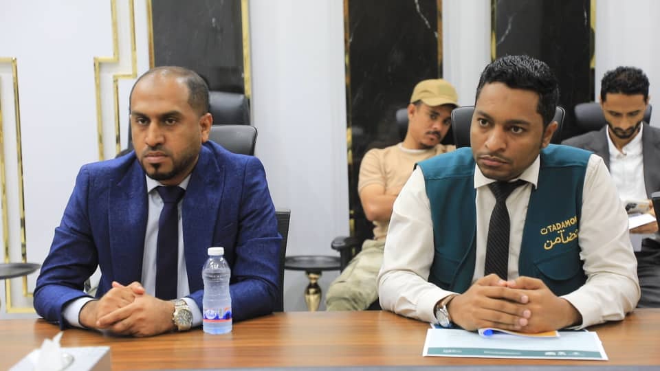 محافظ حضرموت يبحث مع قيادة مؤسسة العون التحضيرات لاحتضان المؤتمر الدولي "تضامن للتنمية 3" وتوافق "رؤية 2026" مع خطة السلطة المحلية محافظ حضرموت يبحث مع قيادة مؤسسة العون التحضيرات لاحتضان المؤتمر الدولي "تضامن للتنمية 3" وتوافق "رؤية 2026" مع خطة السلطة المحلية