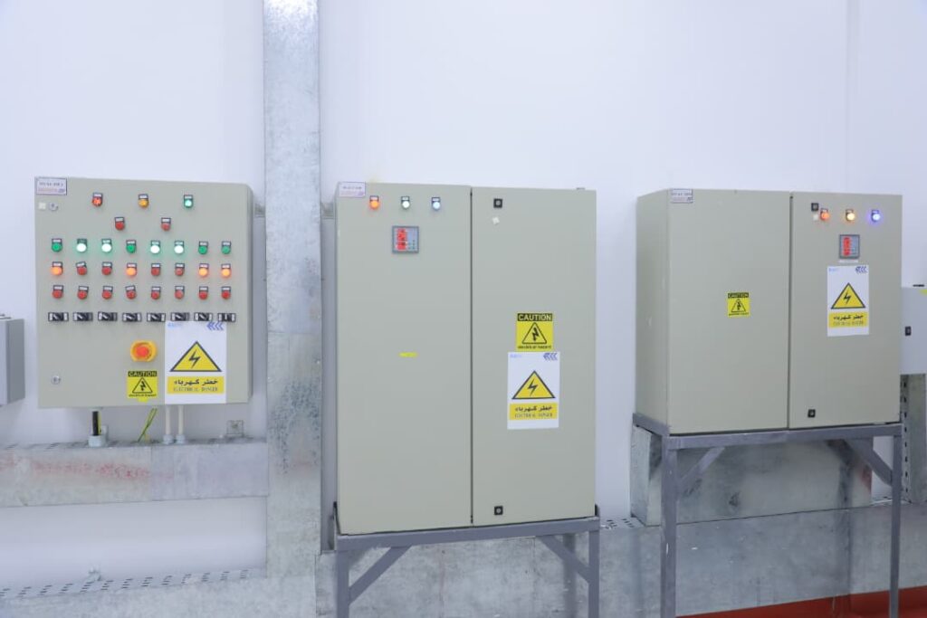 الوكيل العامري يشهد استلام مخازن الأدوية واللقاحات بوادي حضرموت بعد اعادة تأهيلها الوكيل العامري يشهد استلام مخازن الأدوية واللقاحات بوادي حضرموت بعد اعادة تأهيلها