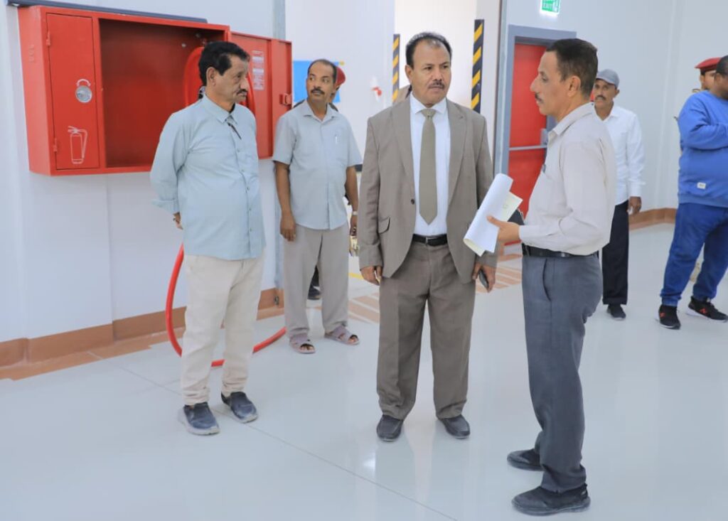 الوكيل العامري يشهد استلام مخازن الأدوية واللقاحات بوادي حضرموت بعد اعادة تأهيلها الوكيل العامري يشهد استلام مخازن الأدوية واللقاحات بوادي حضرموت بعد اعادة تأهيلها