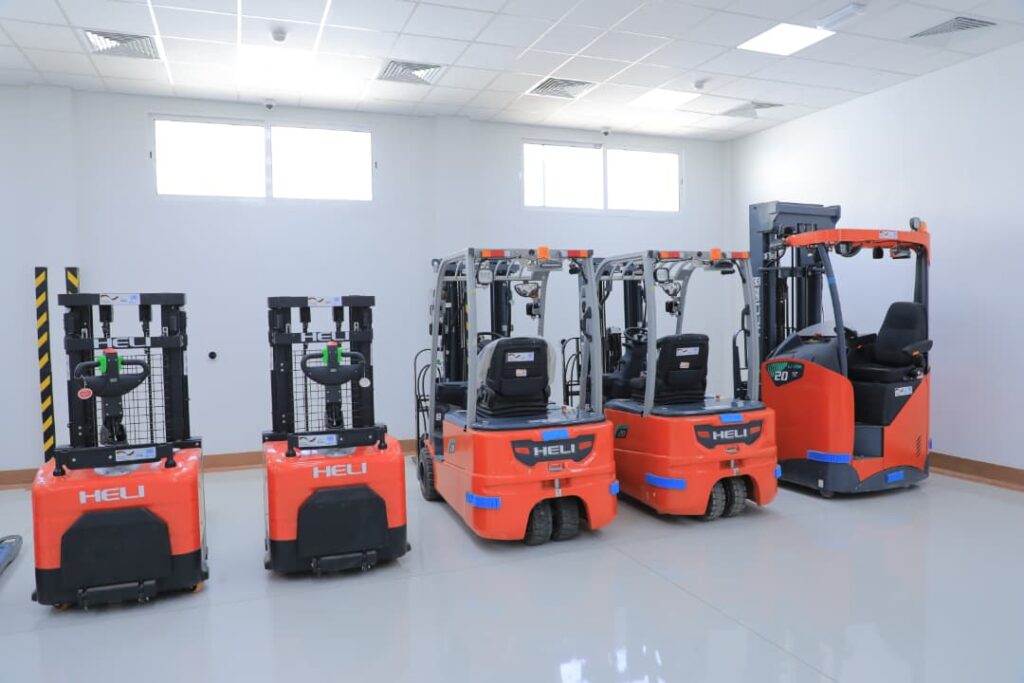 الوكيل العامري يشهد استلام مخازن الأدوية واللقاحات بوادي حضرموت بعد اعادة تأهيلها الوكيل العامري يشهد استلام مخازن الأدوية واللقاحات بوادي حضرموت بعد اعادة تأهيلها