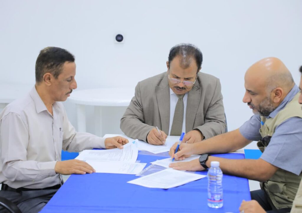 الوكيل العامري يشهد استلام مخازن الأدوية واللقاحات بوادي حضرموت بعد اعادة تأهيلها الوكيل العامري يشهد استلام مخازن الأدوية واللقاحات بوادي حضرموت بعد اعادة تأهيلها