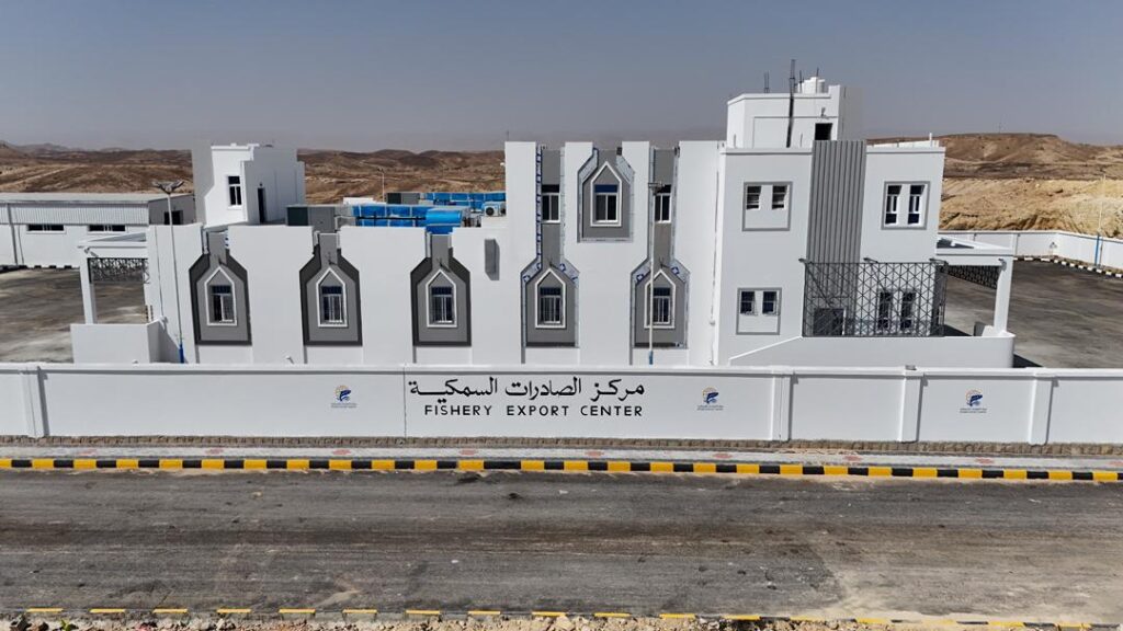 محافظ حضرموت وسفير الاتحاد الأوروبي يفتتحان مركز الصادرات السمكية بالمحافظة محافظ حضرموت وسفير الاتحاد الأوروبي يفتتحان مركز الصادرات السمكية بالمحافظة