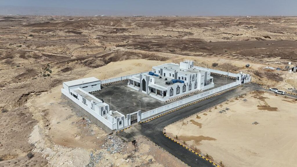 محافظ حضرموت وسفير الاتحاد الأوروبي يفتتحان مركز الصادرات السمكية بالمحافظة محافظ حضرموت وسفير الاتحاد الأوروبي يفتتحان مركز الصادرات السمكية بالمحافظة