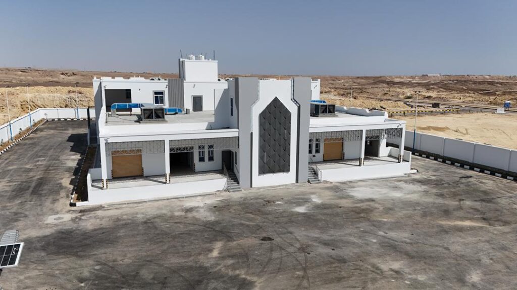 محافظ حضرموت وسفير الاتحاد الأوروبي يفتتحان مركز الصادرات السمكية بالمحافظة محافظ حضرموت وسفير الاتحاد الأوروبي يفتتحان مركز الصادرات السمكية بالمحافظة