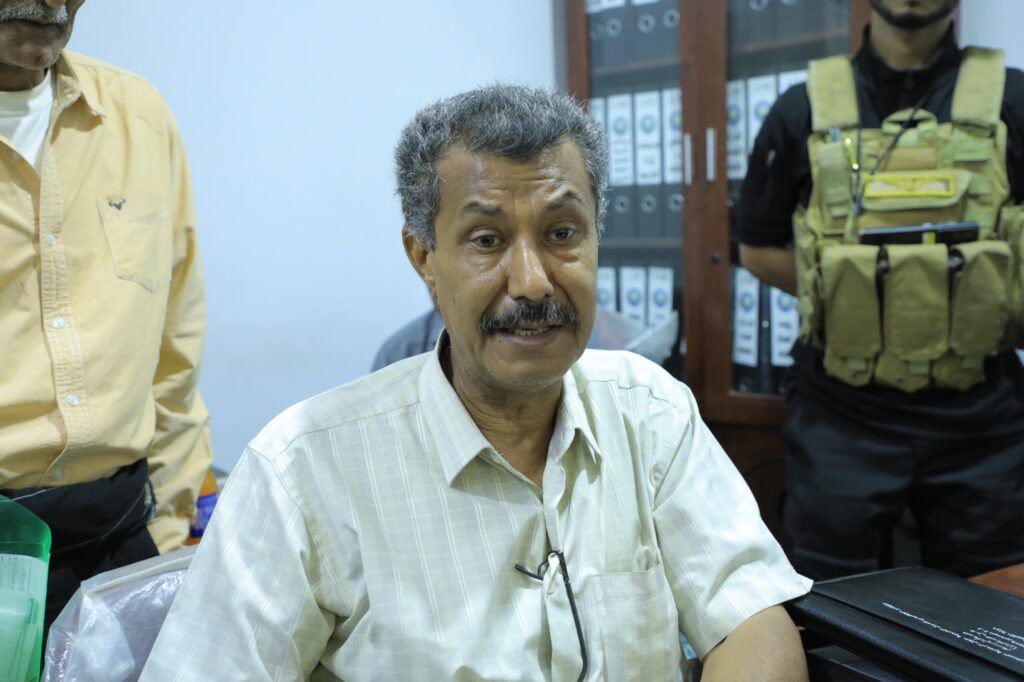 لجنة من وزارة الداخلية تتفقد مصلحة الأحوال المدنية بعدن لتعزيز الشفافية وتحسين الخدمات لجنة من وزارة الداخلية تتفقد مصلحة الأحوال المدنية بعدن لتعزيز الشفافية وتحسين الخدمات