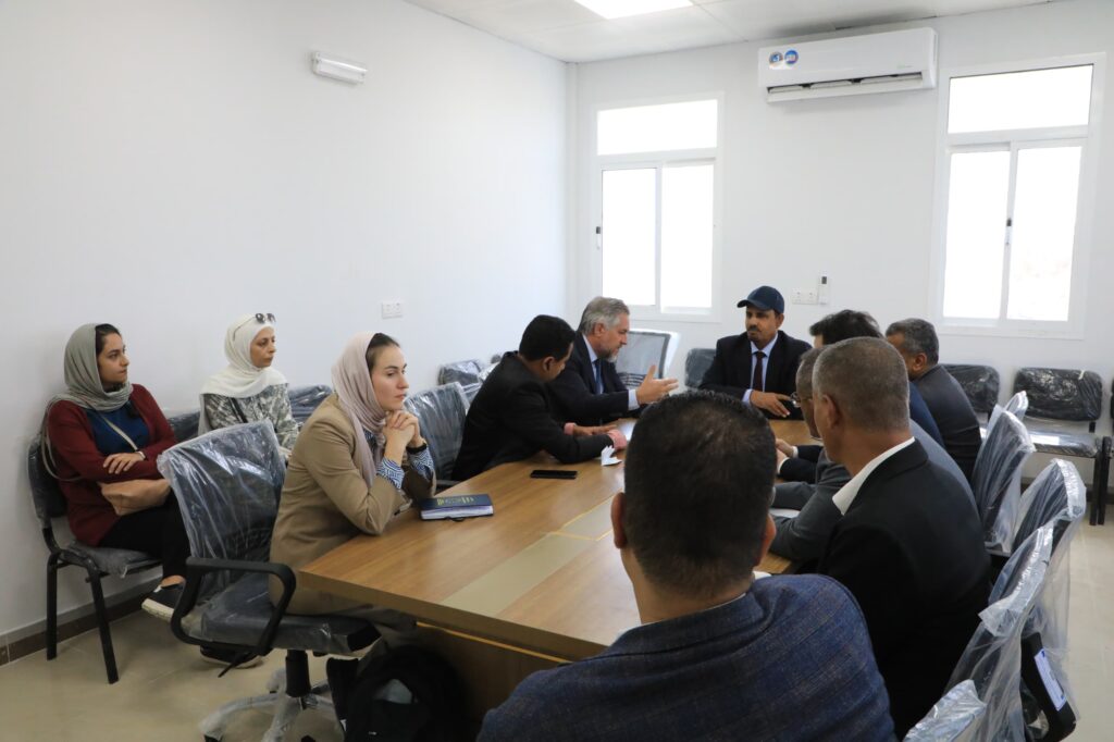 محافظ حضرموت وسفير الاتحاد الأوروبي يفتتحان مركز الصادرات السمكية بالمحافظة محافظ حضرموت وسفير الاتحاد الأوروبي يفتتحان مركز الصادرات السمكية بالمحافظة