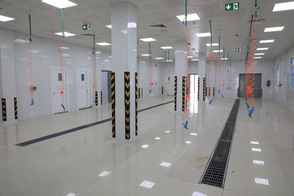 محافظ حضرموت وسفير الاتحاد الأوروبي يفتتحان مركز الصادرات السمكية بالمحافظة محافظ حضرموت وسفير الاتحاد الأوروبي يفتتحان مركز الصادرات السمكية بالمحافظة