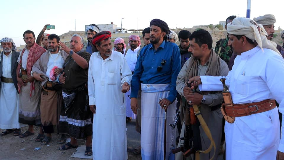 الغيضة: وساطة قبلية تسلّم خمسة رهائن في قضية مقتل الطفل همّام الجرادي وتنجح برفع مخيم النكف القبلي الغيضة: وساطة قبلية تسلّم خمسة رهائن في قضية مقتل الطفل همّام الجرادي وتنجح برفع مخيم النكف القبلي