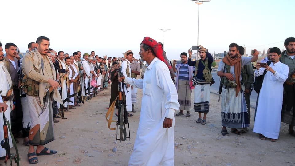 الغيضة: وساطة قبلية تسلّم خمسة رهائن في قضية مقتل الطفل همّام الجرادي وتنجح برفع مخيم النكف القبلي الغيضة: وساطة قبلية تسلّم خمسة رهائن في قضية مقتل الطفل همّام الجرادي وتنجح برفع مخيم النكف القبلي