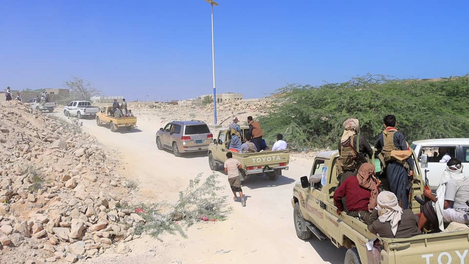 المهرة: تشييع جثمان الطفل همّام الجرادي بعد تدخل وساطة قبلية وتقديمها خمس رهائن ورفع مخيم الاعتصام المهرة: تشييع جثمان الطفل همّام الجرادي بعد تدخل وساطة قبلية وتقديمها خمس رهائن ورفع مخيم الاعتصام