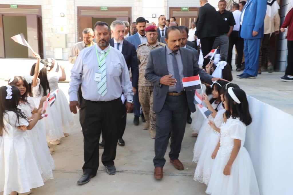 محافظ حضرموت يفتتح "مركز الصادرات الزراعية" بتريم لتعزيز الصادرات وتحسين سبل عيش أكثر من 27 ألف مزارع و1000 مُصدّر محلي محافظ حضرموت يفتتح "مركز الصادرات الزراعية" بتريم لتعزيز الصادرات وتحسين سبل عيش أكثر من 27 ألف مزارع و1000 مُصدّر محلي