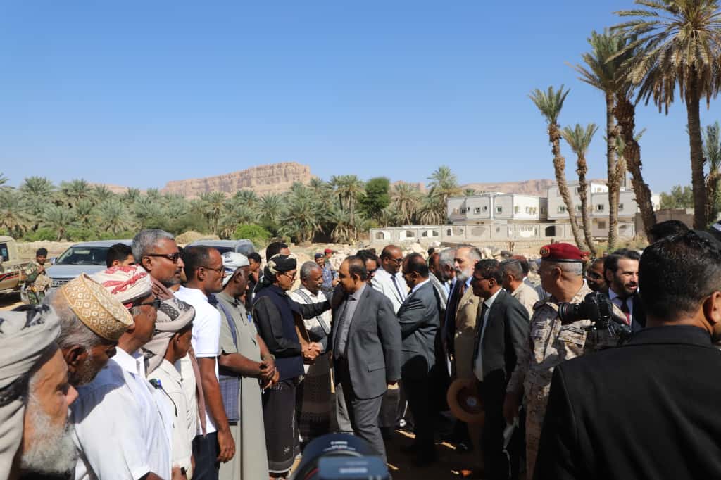 محافظ حضرموت يفتتح "مركز الصادرات الزراعية" بتريم لتعزيز الصادرات وتحسين سبل عيش أكثر من 27 ألف مزارع و1000 مُصدّر محلي محافظ حضرموت يفتتح "مركز الصادرات الزراعية" بتريم لتعزيز الصادرات وتحسين سبل عيش أكثر من 27 ألف مزارع و1000 مُصدّر محلي