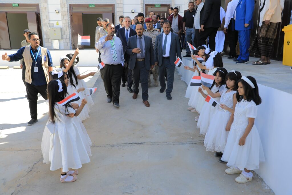 محافظ حضرموت يضع حجر الأساس لعدد من المشاريع الخدمية والتنموية بمديرية تريم محافظ حضرموت يضع حجر الأساس لعدد من المشاريع الخدمية والتنموية بمديرية تريم