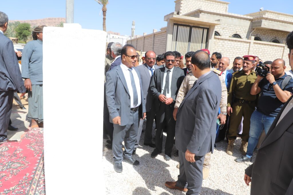 محافظ حضرموت يضع حجر الأساس لعدد من المشاريع الخدمية والتنموية بمديرية تريم محافظ حضرموت يضع حجر الأساس لعدد من المشاريع الخدمية والتنموية بمديرية تريم