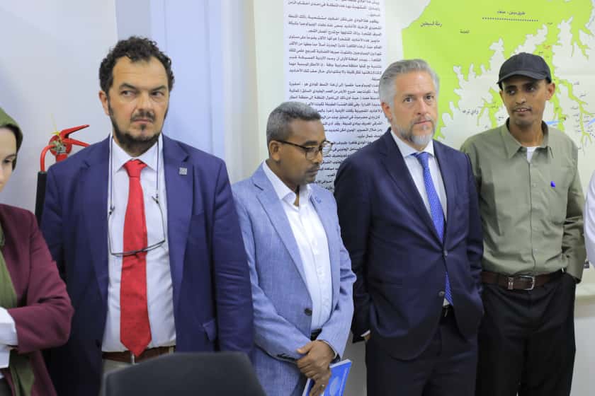 الوكيل العامري ووفد الاتحاد الأوروبي وبرنامج الأمم المتحدة الإنمائي يتفقدون غرفة نظام الإنذار المبكر لحماية مدينة شبام من الكوارث وناقشوا إمكانية توسيع نطاق عملها الوكيل العامري ووفد الاتحاد الأوروبي وبرنامج الأمم المتحدة الإنمائي يتفقدون غرفة نظام الإنذار المبكر لحماية مدينة شبام من الكوارث وناقشوا إمكانية توسيع نطاق عملها