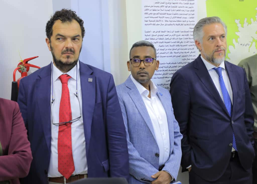 الوكيل العامري ووفد الاتحاد الأوروبي وبرنامج الأمم المتحدة الإنمائي يتفقدون غرفة نظام الإنذار المبكر لحماية مدينة شبام من الكوارث وناقشوا إمكانية توسيع نطاق عملها الوكيل العامري ووفد الاتحاد الأوروبي وبرنامج الأمم المتحدة الإنمائي يتفقدون غرفة نظام الإنذار المبكر لحماية مدينة شبام من الكوارث وناقشوا إمكانية توسيع نطاق عملها