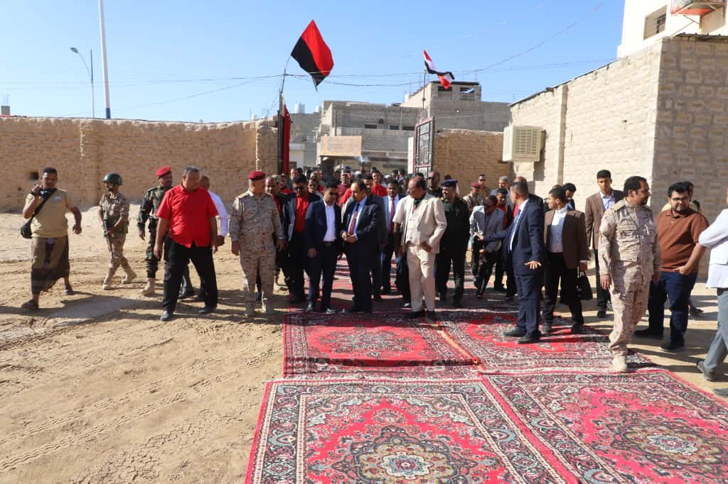 محافظ حضرموت يضع حجر الأساس لمشروع تأهيل منشآت نادي الوحدة بتريم لتعزيز النشاط الشبابي والبنية التحتية للاندية محافظ حضرموت يضع حجر الأساس لمشروع تأهيل منشآت نادي الوحدة بتريم لتعزيز النشاط الشبابي والبنية التحتية للاندية