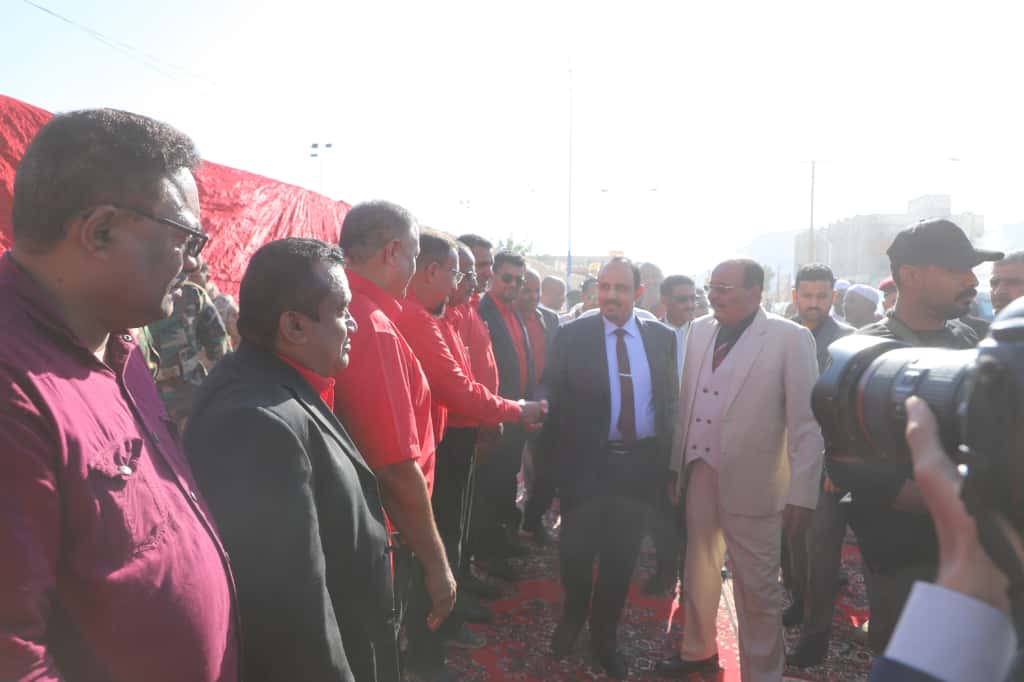 محافظ حضرموت يضع حجر الأساس لمشروع تأهيل منشآت نادي الوحدة بتريم لتعزيز النشاط الشبابي والبنية التحتية للاندية محافظ حضرموت يضع حجر الأساس لمشروع تأهيل منشآت نادي الوحدة بتريم لتعزيز النشاط الشبابي والبنية التحتية للاندية