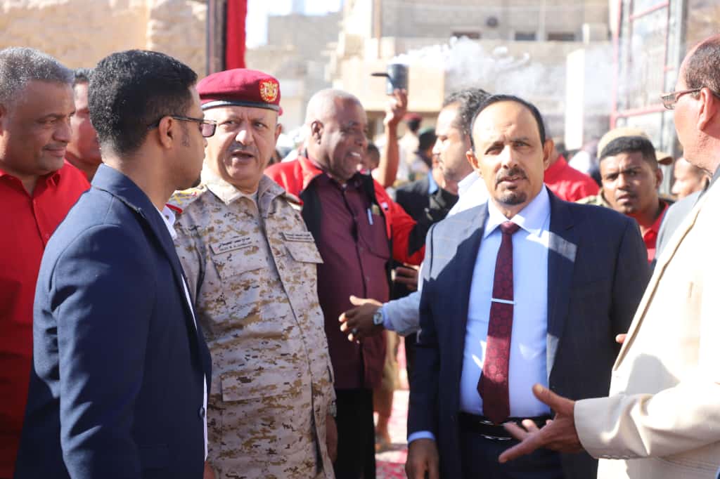 محافظ حضرموت يضع حجر الأساس لمشروع تأهيل منشآت نادي الوحدة بتريم لتعزيز النشاط الشبابي والبنية التحتية للاندية محافظ حضرموت يضع حجر الأساس لمشروع تأهيل منشآت نادي الوحدة بتريم لتعزيز النشاط الشبابي والبنية التحتية للاندية