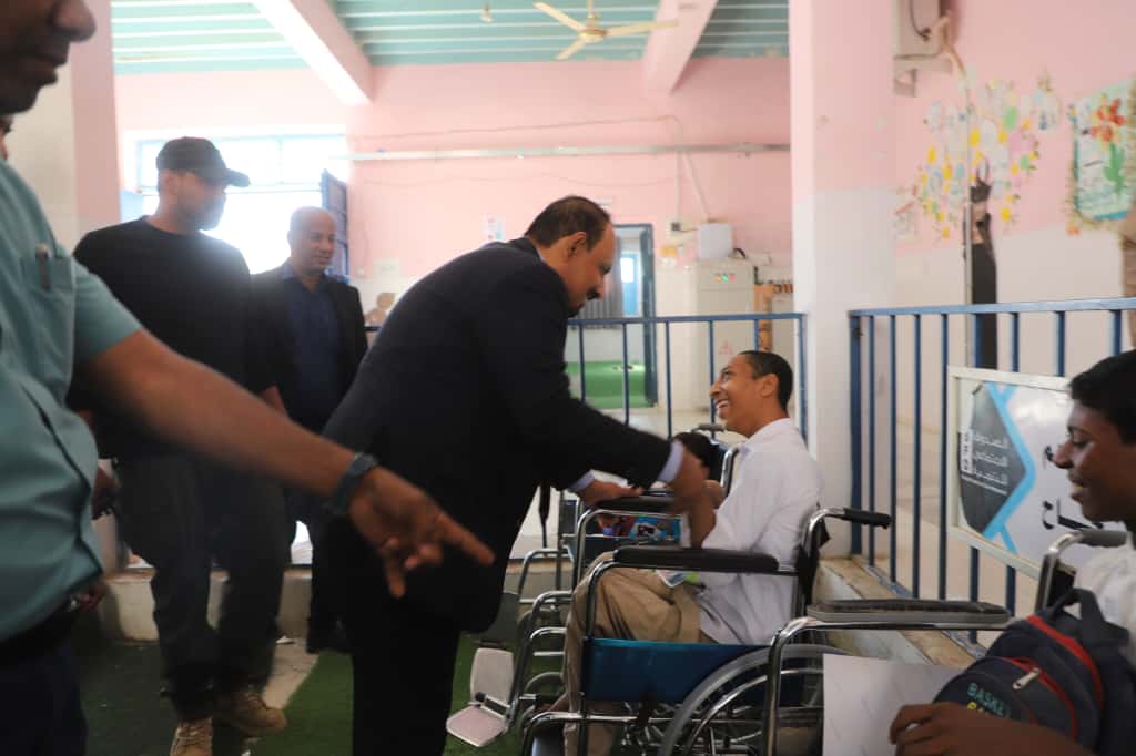 محافظ حضرموت يتفقد "أبناءه من ذوي الهمم" في مدرسة الأمل بتريم ويصدر توجيهات لتعزيز الرعاية بالمدرسة محافظ حضرموت يتفقد "أبناءه من ذوي الهمم" في مدرسة الأمل بتريم ويصدر توجيهات لتعزيز الرعاية بالمدرسة
