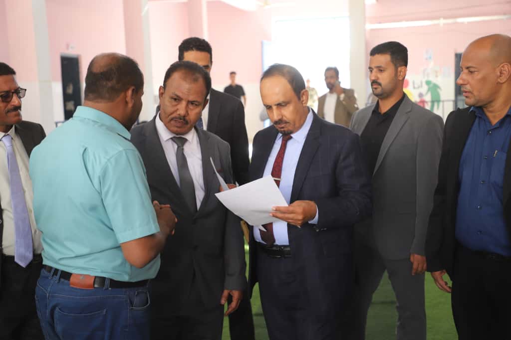 محافظ حضرموت يتفقد "أبناءه من ذوي الهمم" في مدرسة الأمل بتريم ويصدر توجيهات لتعزيز الرعاية بالمدرسة محافظ حضرموت يتفقد "أبناءه من ذوي الهمم" في مدرسة الأمل بتريم ويصدر توجيهات لتعزيز الرعاية بالمدرسة