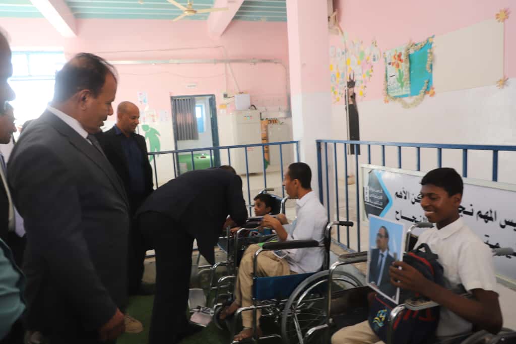 محافظ حضرموت يتفقد "أبناءه من ذوي الهمم" في مدرسة الأمل بتريم ويصدر توجيهات لتعزيز الرعاية بالمدرسة محافظ حضرموت يتفقد "أبناءه من ذوي الهمم" في مدرسة الأمل بتريم ويصدر توجيهات لتعزيز الرعاية بالمدرسة