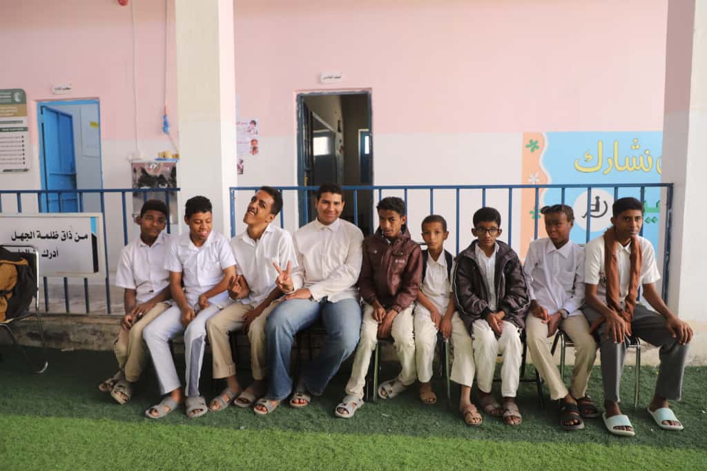 محافظ حضرموت يتفقد "أبناءه من ذوي الهمم" في مدرسة الأمل بتريم ويصدر توجيهات لتعزيز الرعاية بالمدرسة محافظ حضرموت يتفقد "أبناءه من ذوي الهمم" في مدرسة الأمل بتريم ويصدر توجيهات لتعزيز الرعاية بالمدرسة