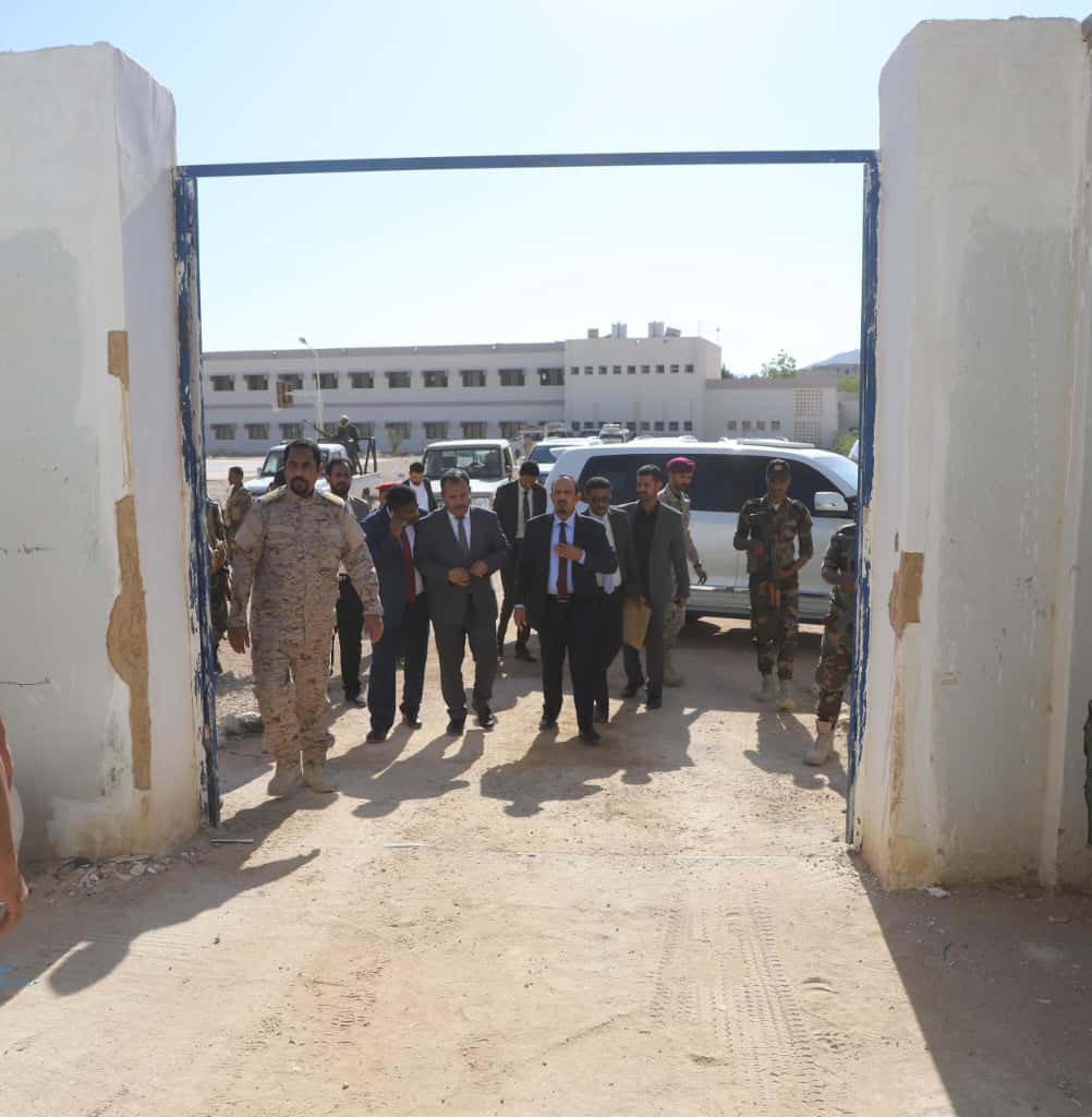 محافظ حضرموت يتفقد "أبناءه من ذوي الهمم" في مدرسة الأمل بتريم ويصدر توجيهات لتعزيز الرعاية بالمدرسة محافظ حضرموت يتفقد "أبناءه من ذوي الهمم" في مدرسة الأمل بتريم ويصدر توجيهات لتعزيز الرعاية بالمدرسة