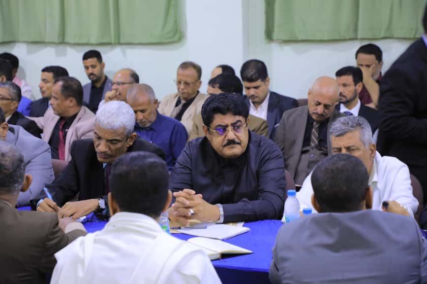 يُعقد لأول مرة في مديرية تريم .. محافظ حضرموت يترأس اجتماعًا للمكتب التنفيذي بالمحافظة "ساحلاً وواديًا" ويؤكد أهمية انعقاده في تريم عرفانًا بدورها التنويري والتاريخي يُعقد لأول مرة في مديرية تريم .. محافظ حضرموت يترأس اجتماعًا للمكتب التنفيذي بالمحافظة "ساحلاً وواديًا" ويؤكد أهمية انعقاده في تريم عرفانًا بدورها التنويري والتاريخي