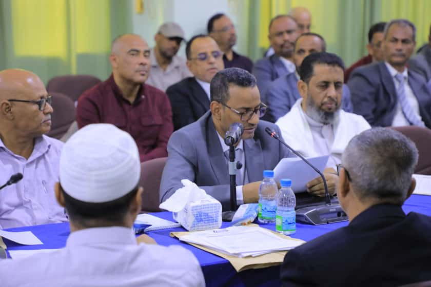 يُعقد لأول مرة في مديرية تريم .. محافظ حضرموت يترأس اجتماعًا للمكتب التنفيذي بالمحافظة "ساحلاً وواديًا" ويؤكد أهمية انعقاده في تريم عرفانًا بدورها التنويري والتاريخي يُعقد لأول مرة في مديرية تريم .. محافظ حضرموت يترأس اجتماعًا للمكتب التنفيذي بالمحافظة "ساحلاً وواديًا" ويؤكد أهمية انعقاده في تريم عرفانًا بدورها التنويري والتاريخي