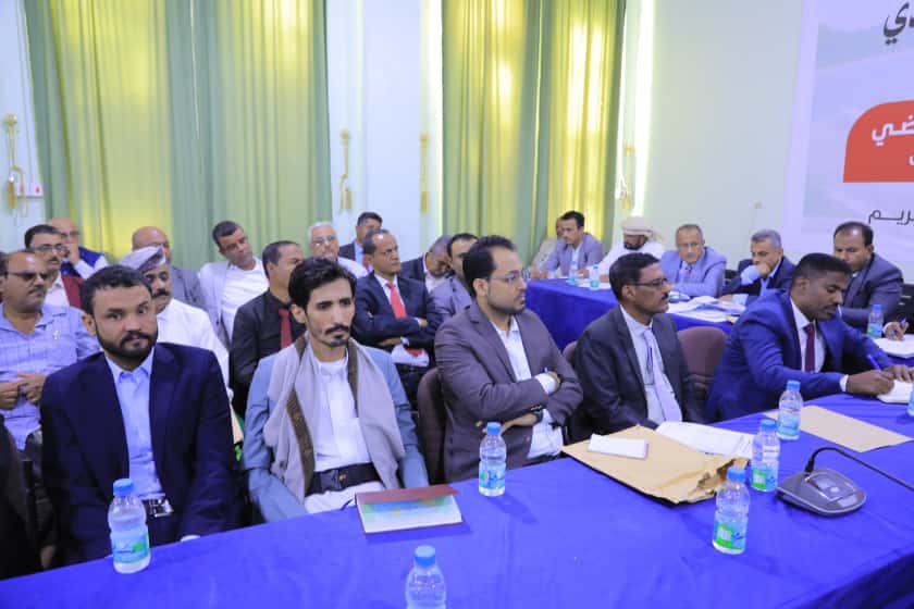 يُعقد لأول مرة في مديرية تريم .. محافظ حضرموت يترأس اجتماعًا للمكتب التنفيذي بالمحافظة "ساحلاً وواديًا" ويؤكد أهمية انعقاده في تريم عرفانًا بدورها التنويري والتاريخي يُعقد لأول مرة في مديرية تريم .. محافظ حضرموت يترأس اجتماعًا للمكتب التنفيذي بالمحافظة "ساحلاً وواديًا" ويؤكد أهمية انعقاده في تريم عرفانًا بدورها التنويري والتاريخي