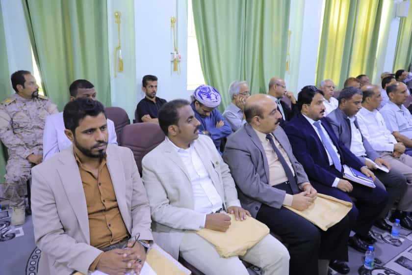 يُعقد لأول مرة في مديرية تريم .. محافظ حضرموت يترأس اجتماعًا للمكتب التنفيذي بالمحافظة "ساحلاً وواديًا" ويؤكد أهمية انعقاده في تريم عرفانًا بدورها التنويري والتاريخي يُعقد لأول مرة في مديرية تريم .. محافظ حضرموت يترأس اجتماعًا للمكتب التنفيذي بالمحافظة "ساحلاً وواديًا" ويؤكد أهمية انعقاده في تريم عرفانًا بدورها التنويري والتاريخي