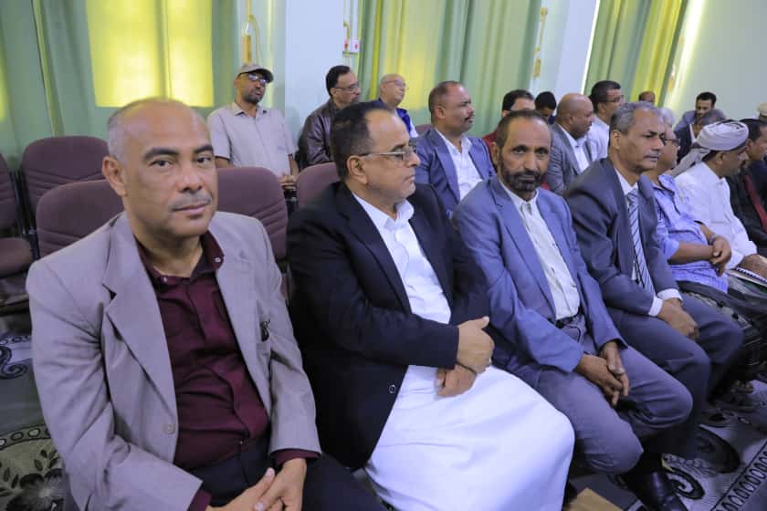 يُعقد لأول مرة في مديرية تريم .. محافظ حضرموت يترأس اجتماعًا للمكتب التنفيذي بالمحافظة "ساحلاً وواديًا" ويؤكد أهمية انعقاده في تريم عرفانًا بدورها التنويري والتاريخي يُعقد لأول مرة في مديرية تريم .. محافظ حضرموت يترأس اجتماعًا للمكتب التنفيذي بالمحافظة "ساحلاً وواديًا" ويؤكد أهمية انعقاده في تريم عرفانًا بدورها التنويري والتاريخي