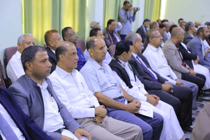 يُعقد لأول مرة في مديرية تريم .. محافظ حضرموت يترأس اجتماعًا للمكتب التنفيذي بالمحافظة "ساحلاً وواديًا" ويؤكد أهمية انعقاده في تريم عرفانًا بدورها التنويري والتاريخي يُعقد لأول مرة في مديرية تريم .. محافظ حضرموت يترأس اجتماعًا للمكتب التنفيذي بالمحافظة "ساحلاً وواديًا" ويؤكد أهمية انعقاده في تريم عرفانًا بدورها التنويري والتاريخي