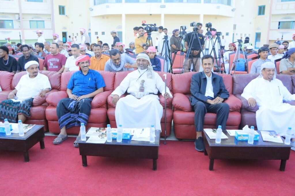 في اليوم العالمي للصقور .. حضرموت تحتضن احتفالية الحارث ٢٠٢٥ وسط حضور رسمي وقبلي واهتمام عربي واسع في اليوم العالمي للصقور .. حضرموت تحتضن احتفالية الحارث ٢٠٢٥ وسط حضور رسمي وقبلي واهتمام عربي واسع