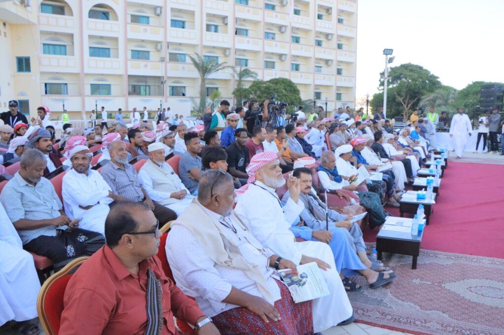 في اليوم العالمي للصقور .. حضرموت تحتضن احتفالية الحارث ٢٠٢٥ وسط حضور رسمي وقبلي واهتمام عربي واسع في اليوم العالمي للصقور .. حضرموت تحتضن احتفالية الحارث ٢٠٢٥ وسط حضور رسمي وقبلي واهتمام عربي واسع