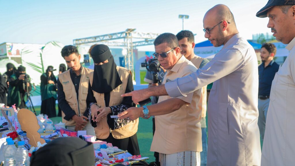 بدعم من مركز الملك سلمان للإغاثة.. بازار تسويقي لمنتجات المستفيدات من مشاريع تحسين سبل العيش بالمكلا بدعم من مركز الملك سلمان للإغاثة.. بازار تسويقي لمنتجات المستفيدات من مشاريع تحسين سبل العيش بالمكلا