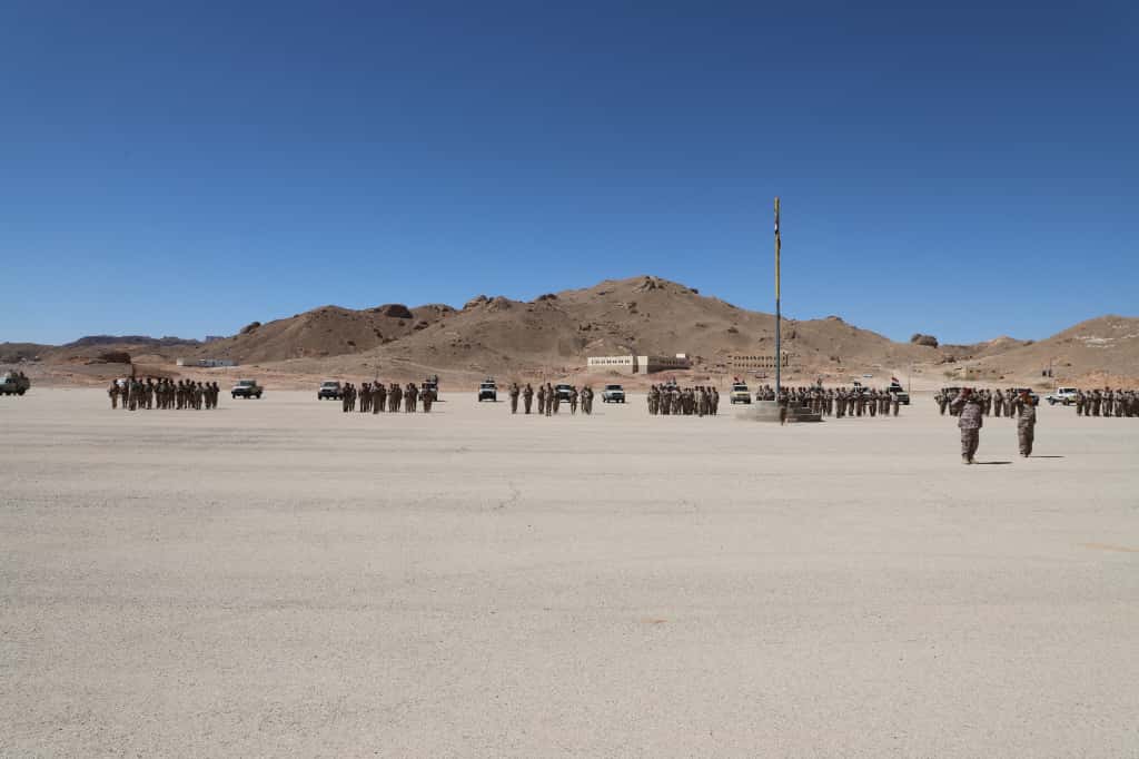 محافظ حضرموت يشهد عرضاً عسكرياً رمزياً للواء 23 "ميكا" خلال جولة تفقدية بمعسكر الجلاء محافظ حضرموت يشهد عرضاً عسكرياً رمزياً للواء 23 "ميكا" خلال جولة تفقدية بمعسكر الجلاء