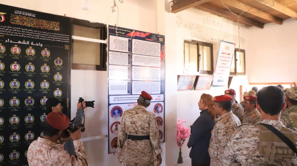 محافظ حضرموت يشهد عرضاً عسكرياً رمزياً للواء 23 "ميكا" خلال جولة تفقدية بمعسكر الجلاء محافظ حضرموت يشهد عرضاً عسكرياً رمزياً للواء 23 "ميكا" خلال جولة تفقدية بمعسكر الجلاء